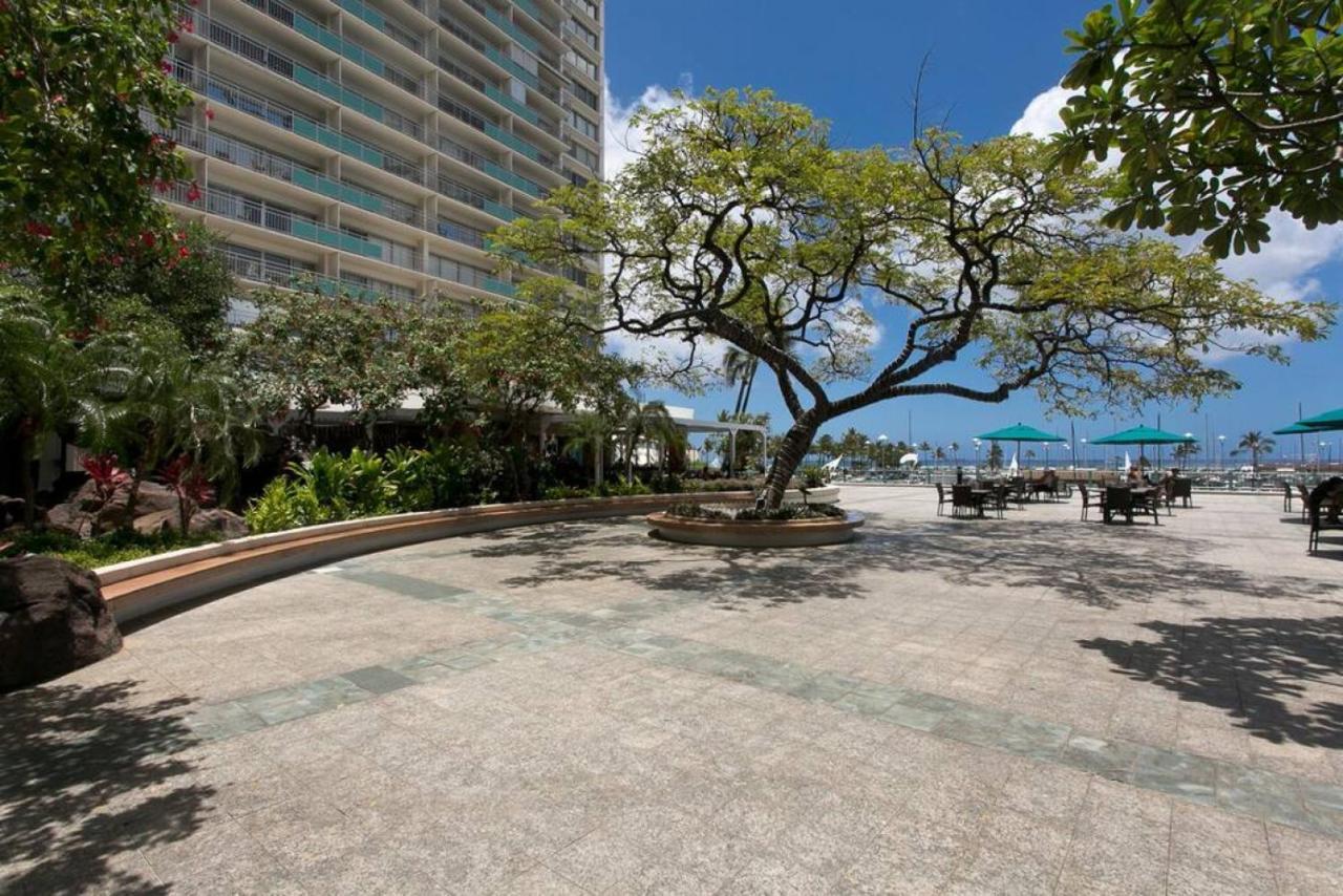 Ilikai Apt 308 - Spacious Studio With Stunning Ocean & Harbor Views Honolulu Exteriér fotografie